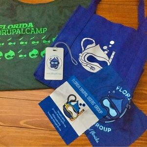 LP Novelty FL Drupal Camp Totes Luggage Tag Blue Scuba Design + Lens Cloths